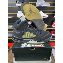 Load image into Gallery viewer, AIR JORDAN 5 BLACK METALLIC 2016 SZ 12

