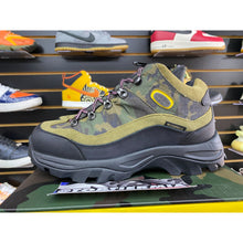 Load image into Gallery viewer, GV GALLERY x KOOL KIY x RASBERRY HILLS x x COMPLEXCON EXCLUSIVE SZ 8 BRAND NEW
