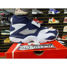 Load image into Gallery viewer, DIAMOND TURF COWBOYS SZ 10
