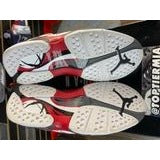 Load image into Gallery viewer, AIR JORDAN 8 BUGS BUNNY SZ 9

