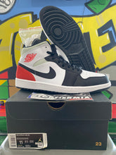 Load image into Gallery viewer, air jordan 1 mid red black toe 2020 sz 11 BRAND NEW
