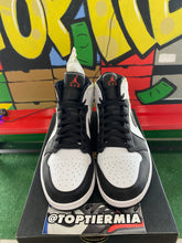 Load image into Gallery viewer, air jordan 1 mid red black toe 2020 sz 11 BRAND NEW
