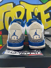 Load image into Gallery viewer, air jordan 3 true blue 2011 sz 8.5
