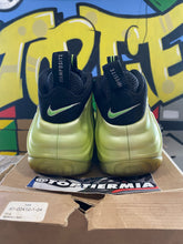 Load image into Gallery viewer, nike foamposite pro electric green 2011 sz 11.5
