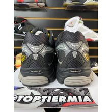 Load image into Gallery viewer, SAUCONY PROGRID OMNI 9 BLACK GOLD SZ 9 BRAND NEW
