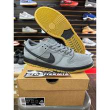 Load image into Gallery viewer, NIKE SB LOW COOL GREY 10.5 BRAND NEW
