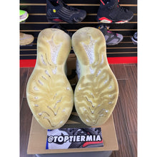 Load image into Gallery viewer, YEEZY 380 ALIEN SZ 10
