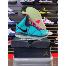 Load image into Gallery viewer, LEBRON 8 SOUTH BEACH SZ 8.5
