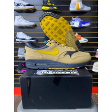 Load image into Gallery viewer, NIKE AIR MAX 1 ELEMENT GOLD SZ 10
