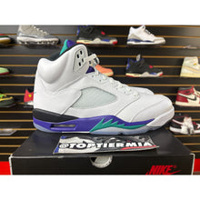 Load image into Gallery viewer, AIR JORDAN 5 GRAPE SZ 10 BRAND NEW
