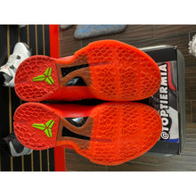 Load image into Gallery viewer, KOBE 7 REVERSE GRINCH SZ 7
