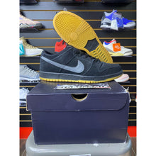 Load image into Gallery viewer, NIKE SB DUNK LOW FOG SZ 10

