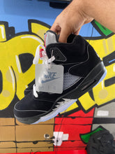 Load image into Gallery viewer, air jordan 5 black metallic reimagined 2025 sz 8.5 BRAND NEW
