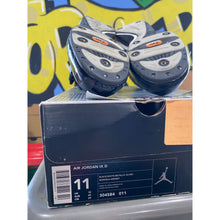 Load image into Gallery viewer, air jordan 9 re2pect jeter detatchable cleats 2002 sz 11 BRAND NEW
