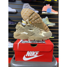 Load image into Gallery viewer, NIKE AIR HUARACHE DESERT CAMO SZ 11 BRAND NEW
