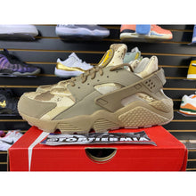 Load image into Gallery viewer, NIKE AIR HUARACHE DESERT CAMO SZ 11 BRAND NEW
