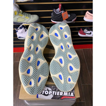 Load image into Gallery viewer, YEZZY 700 V3 AZAEL SZ 10.5
