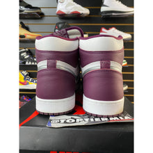 Load image into Gallery viewer, AIR JORDAN 1 HIGH BORDEAUX SZ 13
