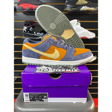 Load image into Gallery viewer, NIKE SB DUNK LOW LIGHT CARBON MONARCH SZ 10.5 BRAND NEW
