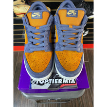 Load image into Gallery viewer, NIKE SB DUNK LOW LIGHT CARBON MONARCH SZ 10.5 BRAND NEW
