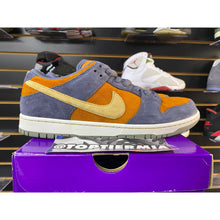 Load image into Gallery viewer, NIKE SB DUNK LOW LIGHT CARBON MONARCH SZ 10.5 BRAND NEW
