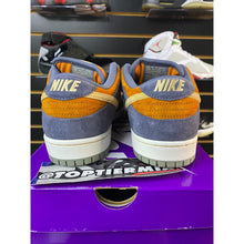 Load image into Gallery viewer, NIKE SB DUNK LOW LIGHT CARBON MONARCH SZ 10.5 BRAND NEW

