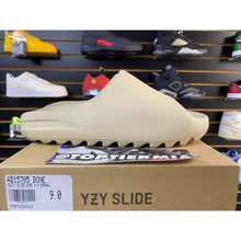 Load image into Gallery viewer, YEEZY SLIDE BONE SZ 9
