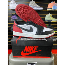 Load image into Gallery viewer, AIR JORDAN 1 LOW BLACK TOE SZ 11
