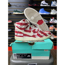 Load image into Gallery viewer, NIKE SB DUNK HIGH PICNIC SZ 9.5
