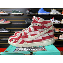 Load image into Gallery viewer, NIKE SB DUNK HIGH PICNIC SZ 9.5
