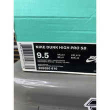 Load image into Gallery viewer, NIKE SB DUNK HIGH PICNIC SZ 9.5
