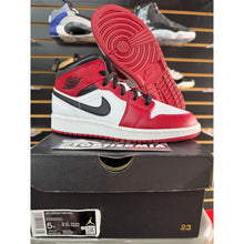 Load image into Gallery viewer, AIR JORDAN 1 MID CHICAGO (GS) SZ 5Y
