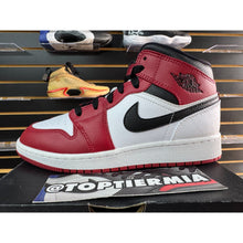 Load image into Gallery viewer, AIR JORDAN 1 MID CHICAGO (GS) SZ 5Y
