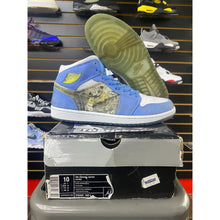 Load image into Gallery viewer, AIR JORDAN 1 ALPHA WHITE UNIVERSITY BLUE 2007 SZ 10
