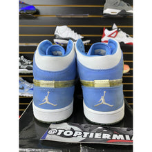 Load image into Gallery viewer, AIR JORDAN 1 ALPHA WHITE UNIVERSITY BLUE 2007 SZ 10
