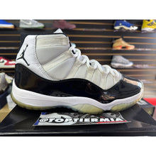 Load image into Gallery viewer, AIR JORDAN 11 CONCORD 2018 SZ 9.5
