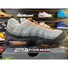 Load image into Gallery viewer, NIKE AIR MAX 95 BRIGHT MANDARIN SZ 13 BRAND NEW
