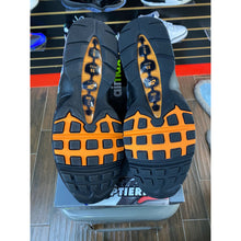 Load image into Gallery viewer, NIKE AIR MAX 95 BRIGHT MANDARIN SZ 13 BRAND NEW
