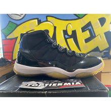 Load image into Gallery viewer, air jordan 11 space jam 2009 sz 9
