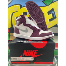 Load image into Gallery viewer, air jordan 1 high og bordeaux 2021 sz 10.5 BRAND NEW
