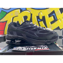 Load image into Gallery viewer, Nike Shox Ride 2 SP Supreme Black 2022 sz 10.5
