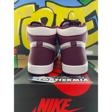 Load image into Gallery viewer, air jordan 1 high og bordeaux 2021 sz 10.5 BRAND NEW
