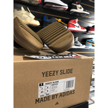 Load image into Gallery viewer, yeezy slide core 2021 sz 9

