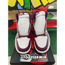 Load image into Gallery viewer, air jordan 1 high og bordeaux 2021 sz 10.5 BRAND NEW
