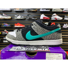 Load image into Gallery viewer, NIKE SB LOW ATMOS ELEPHANT SZ 10.5
