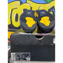 Load image into Gallery viewer, air jordan 4 thunder 2023 sz 11 BRAND NEW
