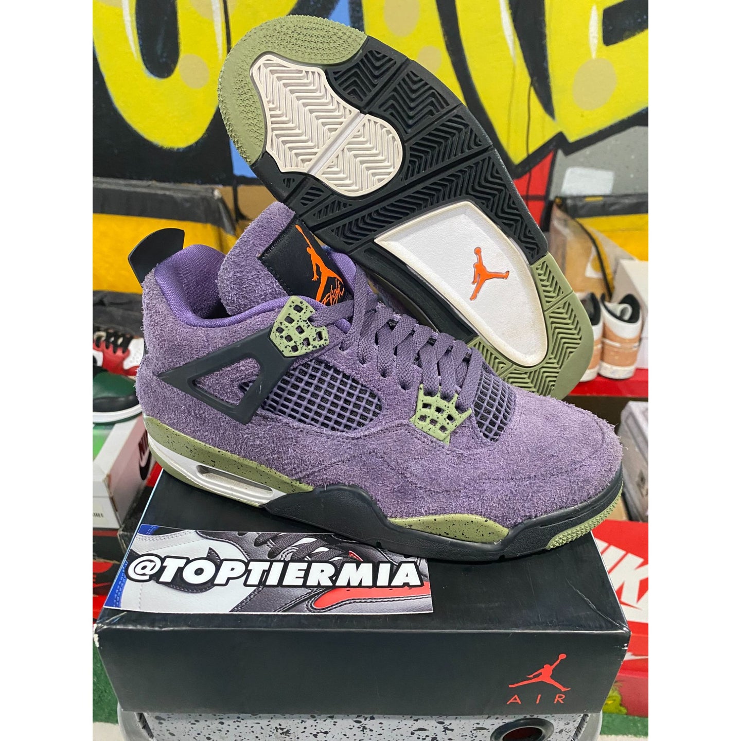 AIR JORDAN 4 CANYON PURPLE USED SZ 9.5W / 8M