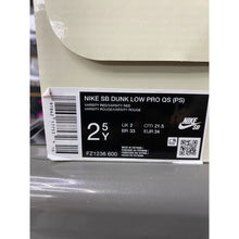 Load image into Gallery viewer, NIKE SB DUNK WIZARD OF OZ POPPY FIELD (PS) SZ 2.5
