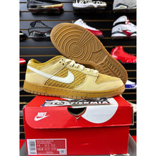 Load image into Gallery viewer, NIKE DUNK LOW WAFFLE  SZ 11
