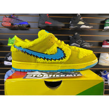 Load image into Gallery viewer, NIKE SB GRATEFUL DEAD YELLOW SZ 10.5
